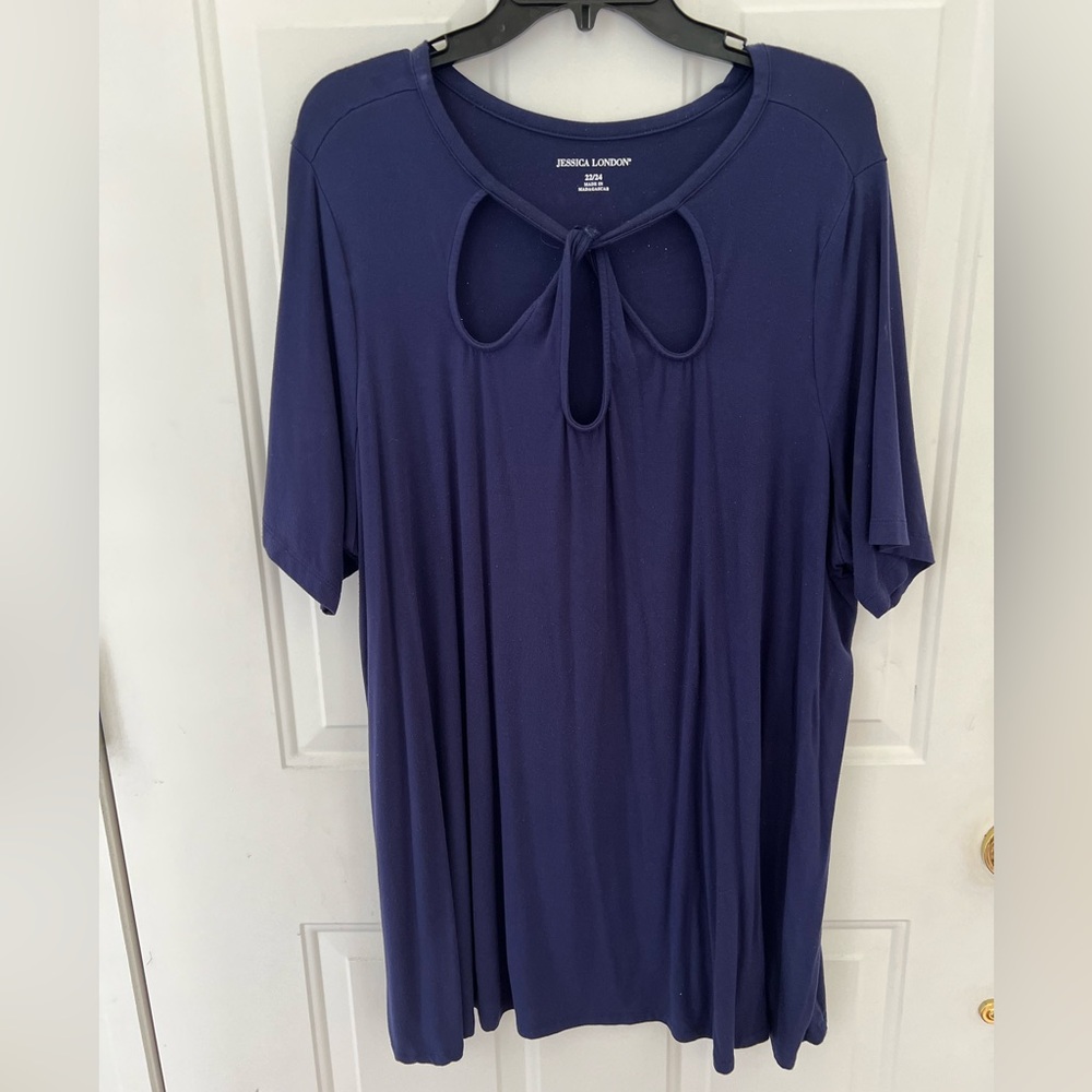Women’s navy blue knit short sleeve tunic top. Size 22/24. Jessica London.